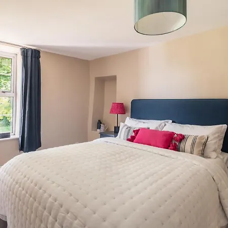 Yew Tree: Historic Georgian Farmhouse,