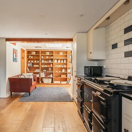 Yew Tree: Historic Georgian Farmhouse,