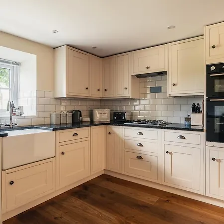 Yew Tree: Historic Georgian Farmhouse, 度假居